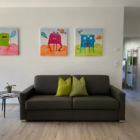 Neu, Zentral, Sonnig, Garage Inklusive Apartment