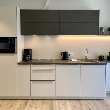 Neu, Zentral, Sonnig, Garage Inklusive Apartment *