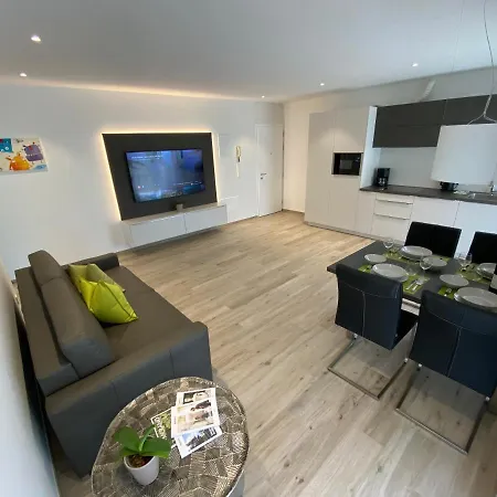Apartment Neu, Zentral, Sonnig, Garage Inklusive *