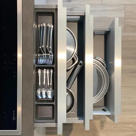 Neu, Zentral, Sonnig, Garage Inklusive