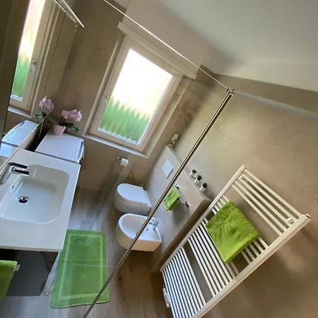 Neu, Zentral, Sonnig, Garage Inklusive Apartment