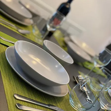 Neu, Zentral, Sonnig, Garage Inklusive * Merano