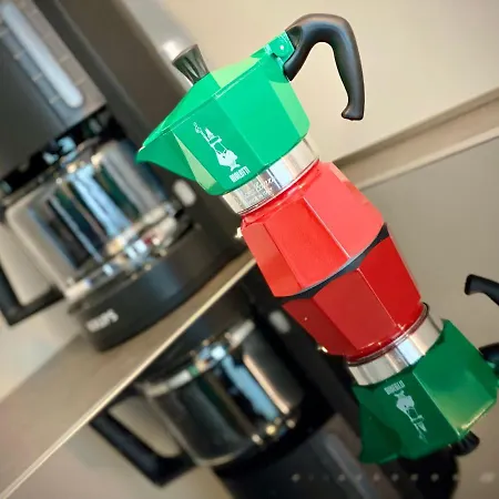 Neu, Zentral, Sonnig, Garage Inklusive Apartment *