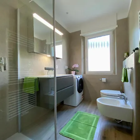 Neu, Zentral, Sonnig, Garage Inklusive *