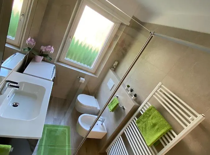 Neu, Zentral, Sonnig, Garage Inklusive شقة