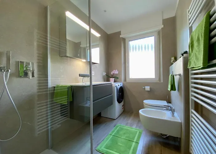 Neu, Zentral, Sonnig, Garage Inklusive *