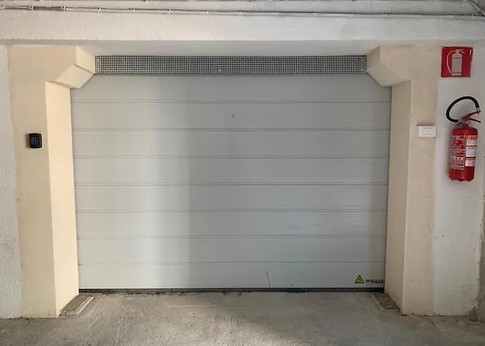 Neu, Zentral, Sonnig, Garage Inklusive 公寓