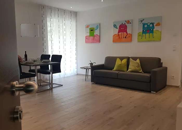 Neu, Zentral, Sonnig, Garage Inklusive